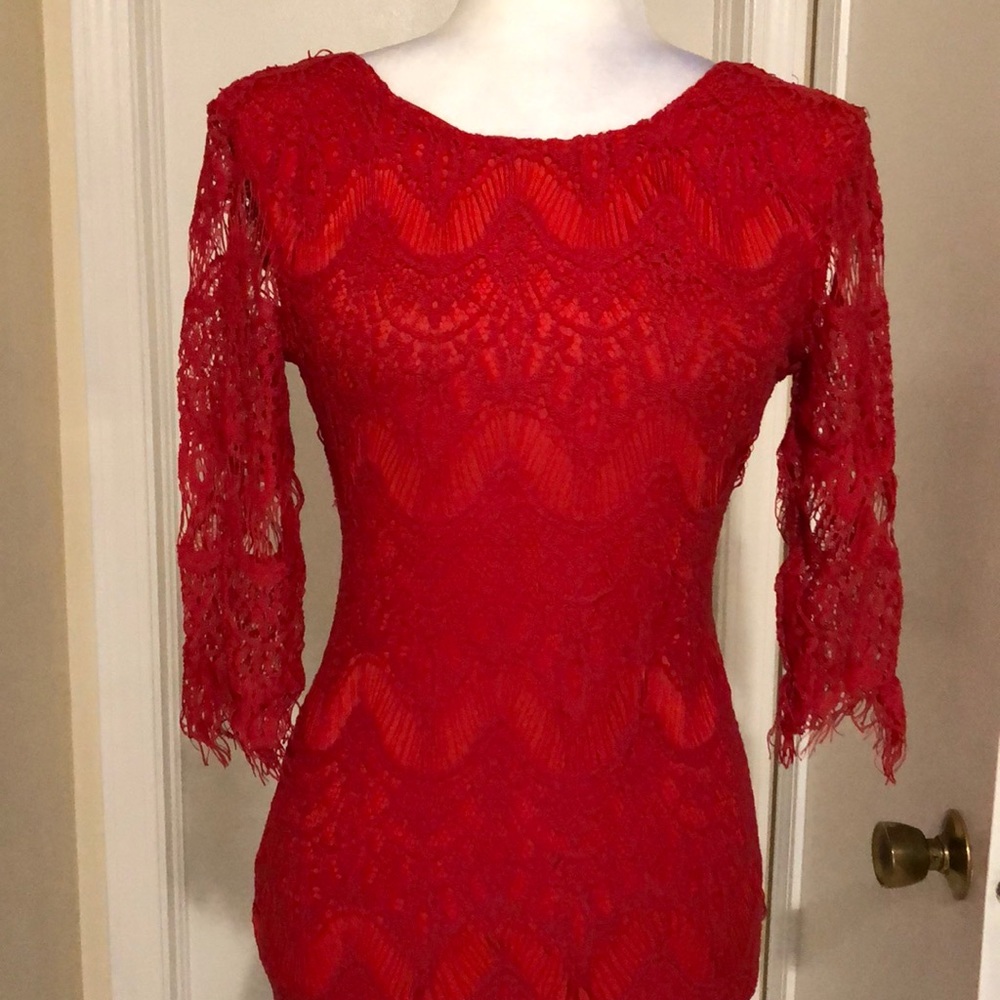 All over lace red knee length - Picture 8 of 9